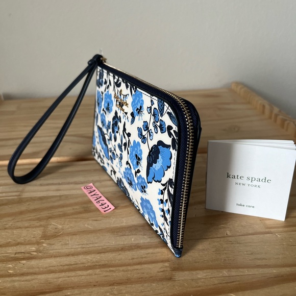 Kate Spade medium L-zip wristlet🎈🎈 - Picture 3 of 10